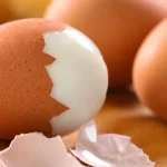 een-kneepje-in-water-en-de-eierschalen-vallen-er-vanzelf.webp.webp