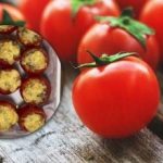 In plaats van gevulde kool en paprika's: recept voor gevulde tomaten met malse vulling In plaats van gevulde kool en paprika's: recept voor gevulde